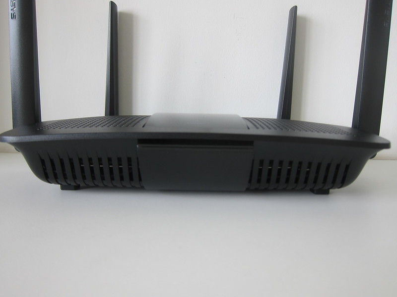 Linksys EA8100 - Front