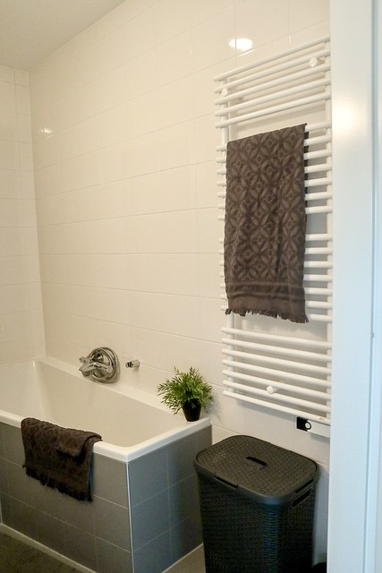 Badkamer wit grijs handdoekradiator
