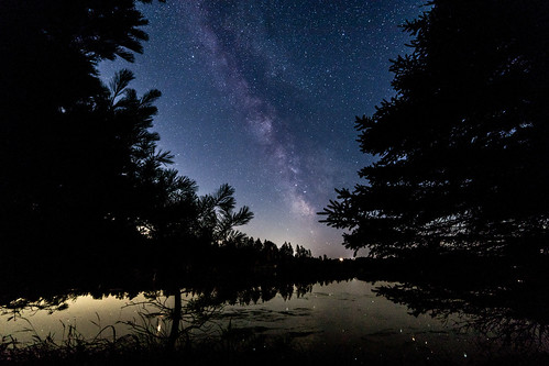milkyway stars pei canada night nightime samyang samyang14mmt31 canon eos5div eos5d4 trees water reflection refelction newglasgow thelookoutinn