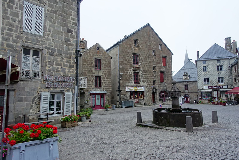 9. Auvernia: Besse-et-Saint-Anastaise, Lac Pavin, Murol, Chateau de Val. - De viaje por Francia: diarios, viajes y excursiones en coche. (4)