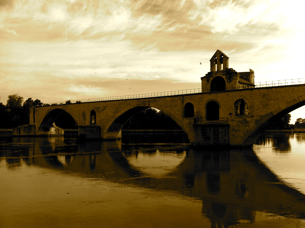 Avignonin silta ja Paavien palatsi