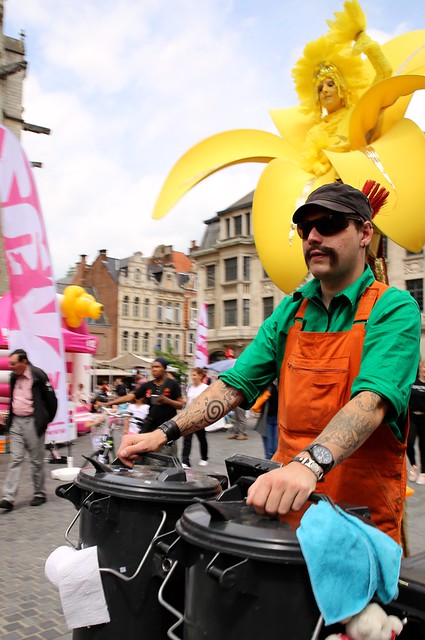 De 2 straatvegers Cirq Poubelle  @ De Langste Dag in Leuven