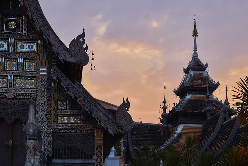 chiangmai chiangmaiprovince thailand 2018 buddhism buddhisttemple temple sunny changwatchiangmai th sunset dusk