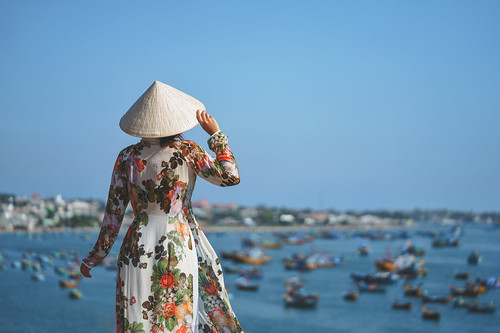 ao asia asian back background beach beautiful beauty behind boat boats coast concept conical culture dai day dress elegant female field fishing harbour hat icon lady mui nature ne ocean outdoor outdoors people person pretty rear standing summer tourism tourist travel unrecognizable vacation vietnam vietnamese view waiting water woman young thànhphốphanthiết bìnhthuận vn
