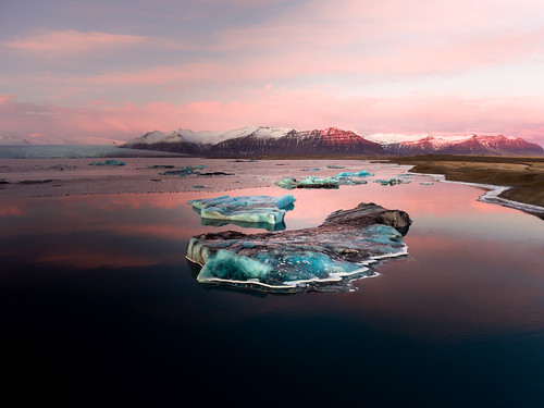 Jökulsárlón sunset - Jonny Livorti. From Visiting Iceland: All you need to know about glaciers