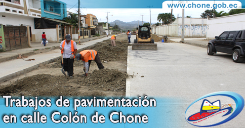 Trabajos de pavimentación en calle Colón de Chone
