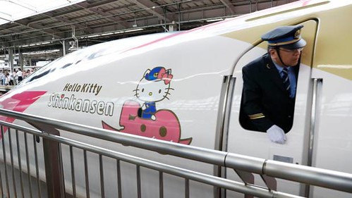 Hello Kitty-themed ‘shinkansen’ bullet train