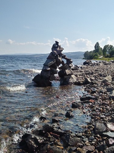 stones pyramide stacked beach mjøsa lake lakeside norge norway balance rockformation rocks