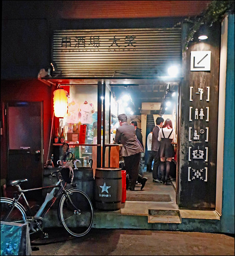 bar restaurant night candid alleyway small bicycle people streetview nightlife kanazawa japan canong3x city urban ngc