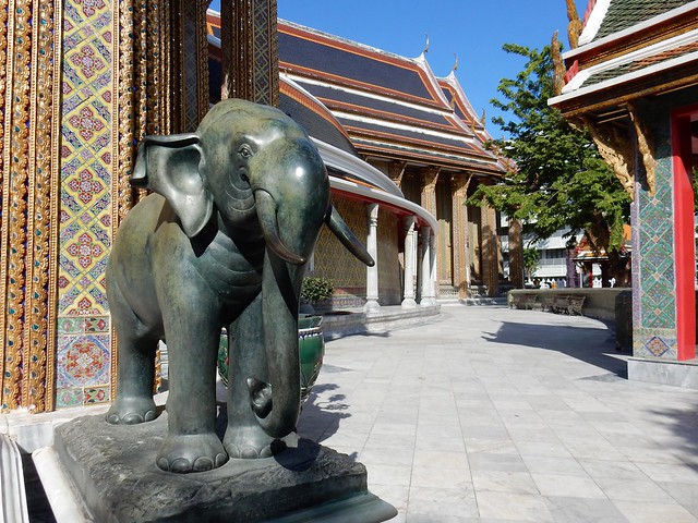 Más Bangkok: Wat Suthat, Golden Mount, Jim Thompson, Santuario Erawan y Patpong - TAILANDIA POR LIBRE: TEMPLOS, ISLAS Y PLAYAS (13)