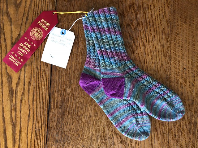 knitting socks with contrasting heel and toe