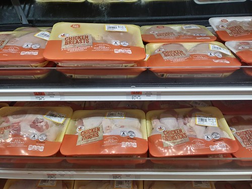Giant Supermarket has upgraded its packaging designs for private label, in this case, chicken breasts