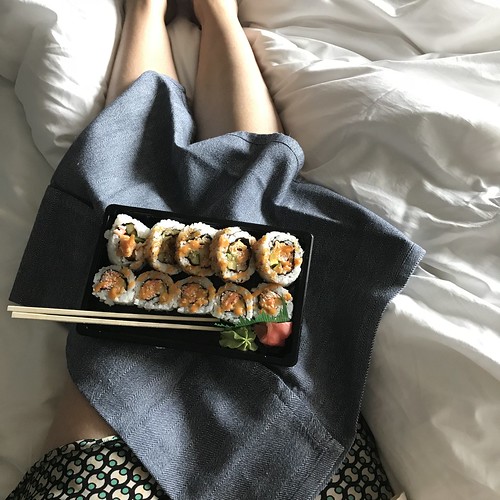 Sushi in bed