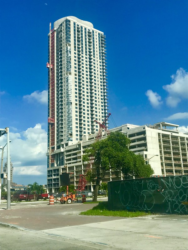 MIAMI, CAOBA - Miami WorldCenter, 135m, 442ft, 43 fl, 125m, 413ft, 38 fl, U/C