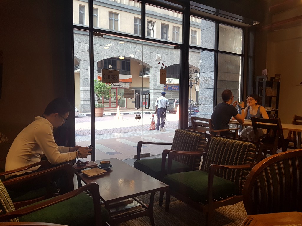 拿铁和牛角包 Latte & Croissant rm$15 @ Sprezzatura Cafe at Phileo Damansara 1