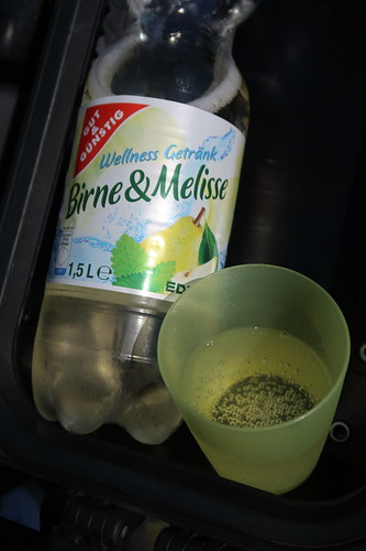Wellness Getränk Birne & Melisse noch auf Parkplatz