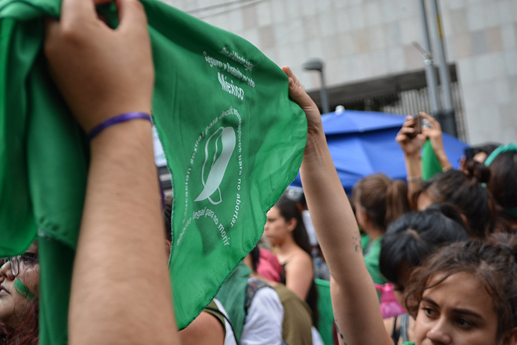Pañuelazo en Ciudad de México por el aborto legal en Argentina