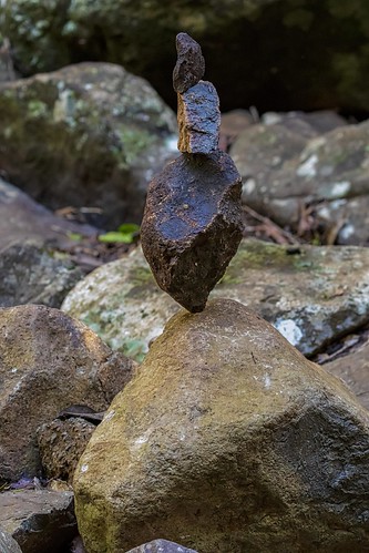 stones rocks boulders stream creek creekbed cedarcreek curtisfalls tamborinenationalpark joalahsection stonecairn balance mystery
