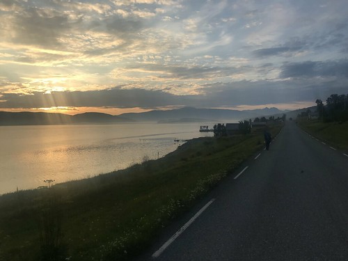 bentsjordtindtur picture fjord sea troms vei road sunrise stramsfjorden sol morning