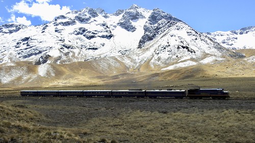 la raya pass 4300 meters m titicaca train tren rail railway zug bahn eisenbahn perurail diesel 2018 cuzco cusco juliaca puno travel viajar turismo tourism