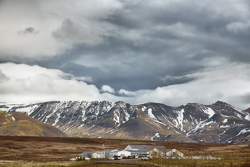 house building sky cloud view landscape fell mountain snow frombuswindow þingvallavegur is18 iceland ísland pekkanikrus skrubu pni
