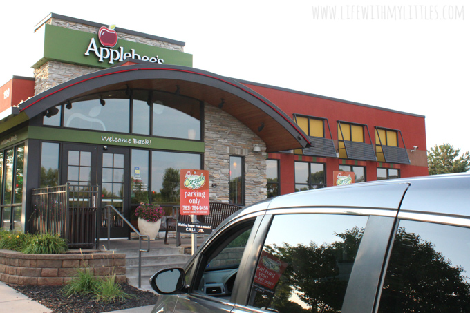 Need a quick and easy dinner idea last-minute? Check out Applebee's To-Go to help you conquer midweek meals during the busy back-to-school season!