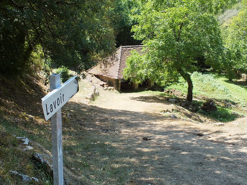 Calvignac - Le lavoir du Ruisseau
