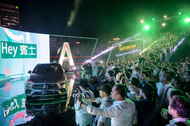 Mercedes-Benz The new A-Class於8月28日晚間在台北市信義區Frank Taipei打造空前頂樓發表派對