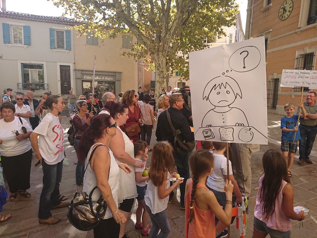 Manifestation des parents d'élèves sur la cantine :  12septembre 2018