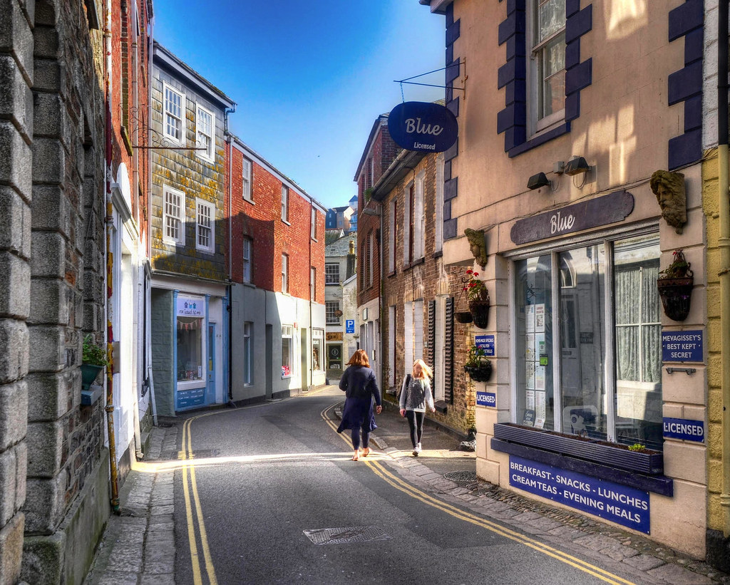Narrow street in Mevagissey, Cornwall. Credit Baz Richardson, flickr