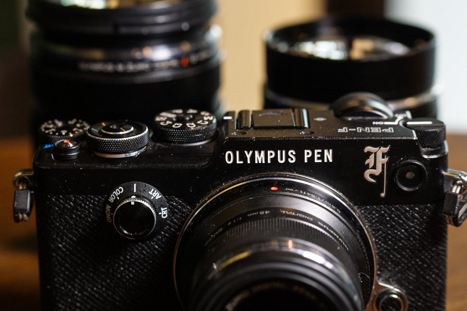 相機開箱｜傳承經典OLYMPUS PEN-F / PENF，經典旁軸菲林相機設計，傳統工藝與數位的融合，延續精緻的操作手感- 羅賓的攝影漫步