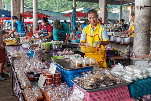 geolis06 asie asia thailande khaoyoi phetchaburi olympus portrait marché market seller marchande street