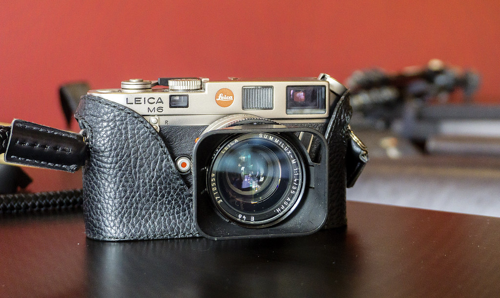 CCR Review 99 - Leica M6