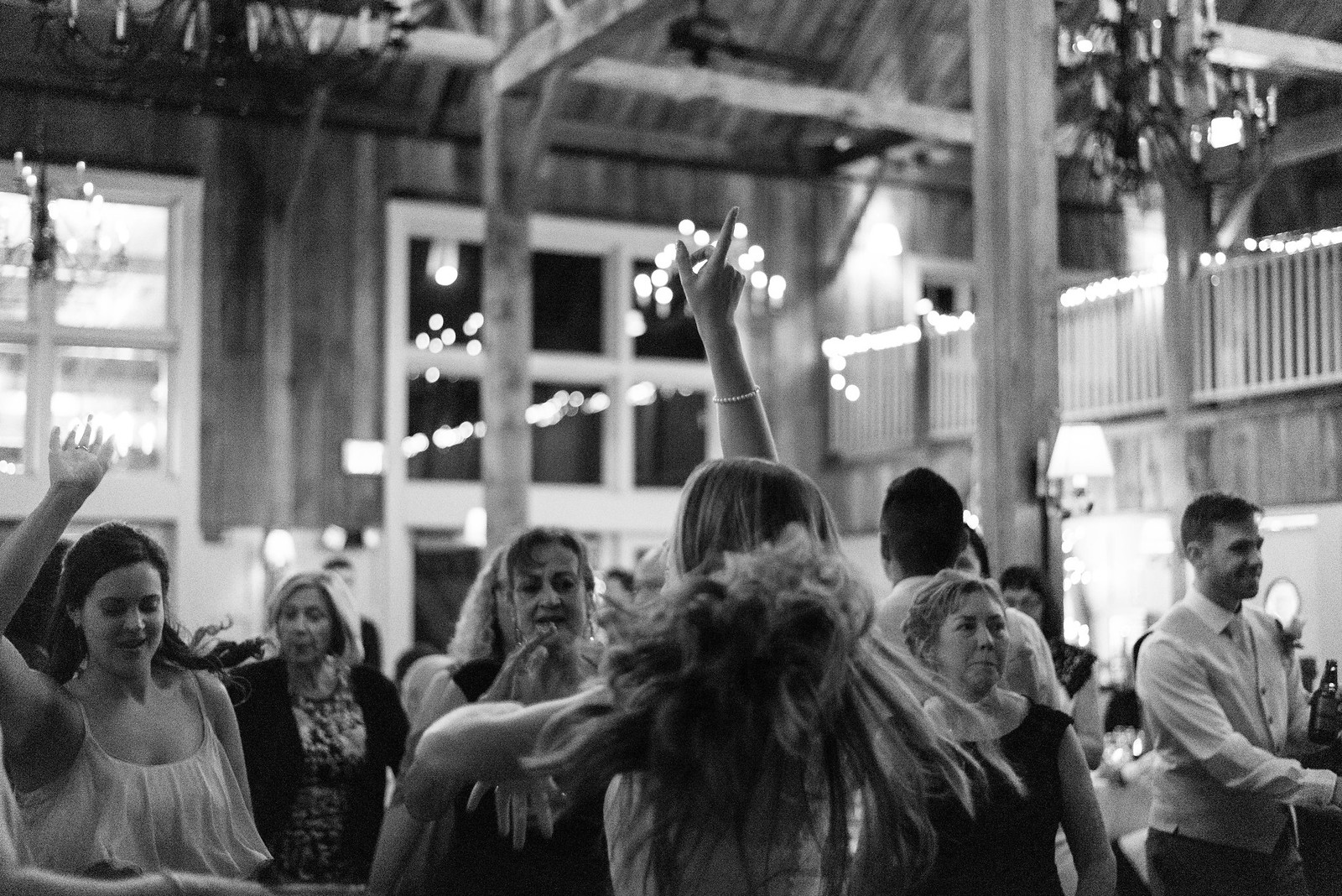 dancing-barn-wedding-photographer