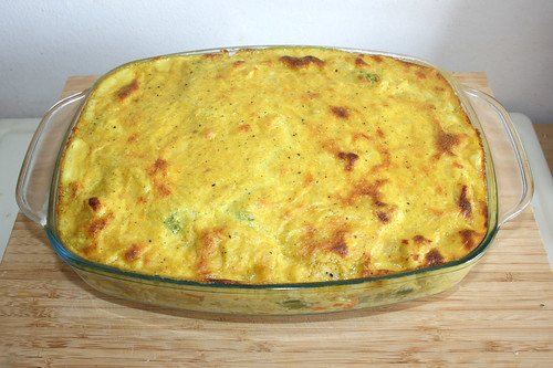 49 - Brussels sprouts potato casserole with curry chicken - Finished baking / Rosenkohl-Kartoffel-Auflauf mit Curry-Hähnchen - Fertig gebacken