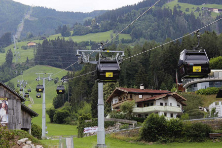 Spieljochbahn – nejstarší jednolanovou kabinku v Rakousku nahradila moderní desetikabinka