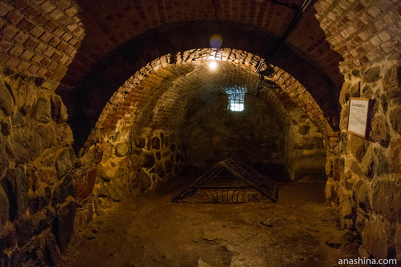 Подземелья Круглой башни и подземный ход, крепость Корела в Приозерске