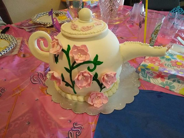 Tea Pot Cake by Trinaas Treats