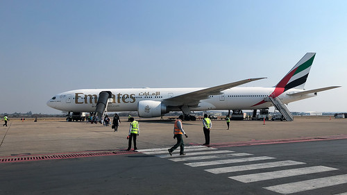 peaceonearthorg plane boeing 777300er emirates