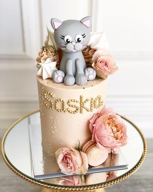 Cake by Posh Little Cakes