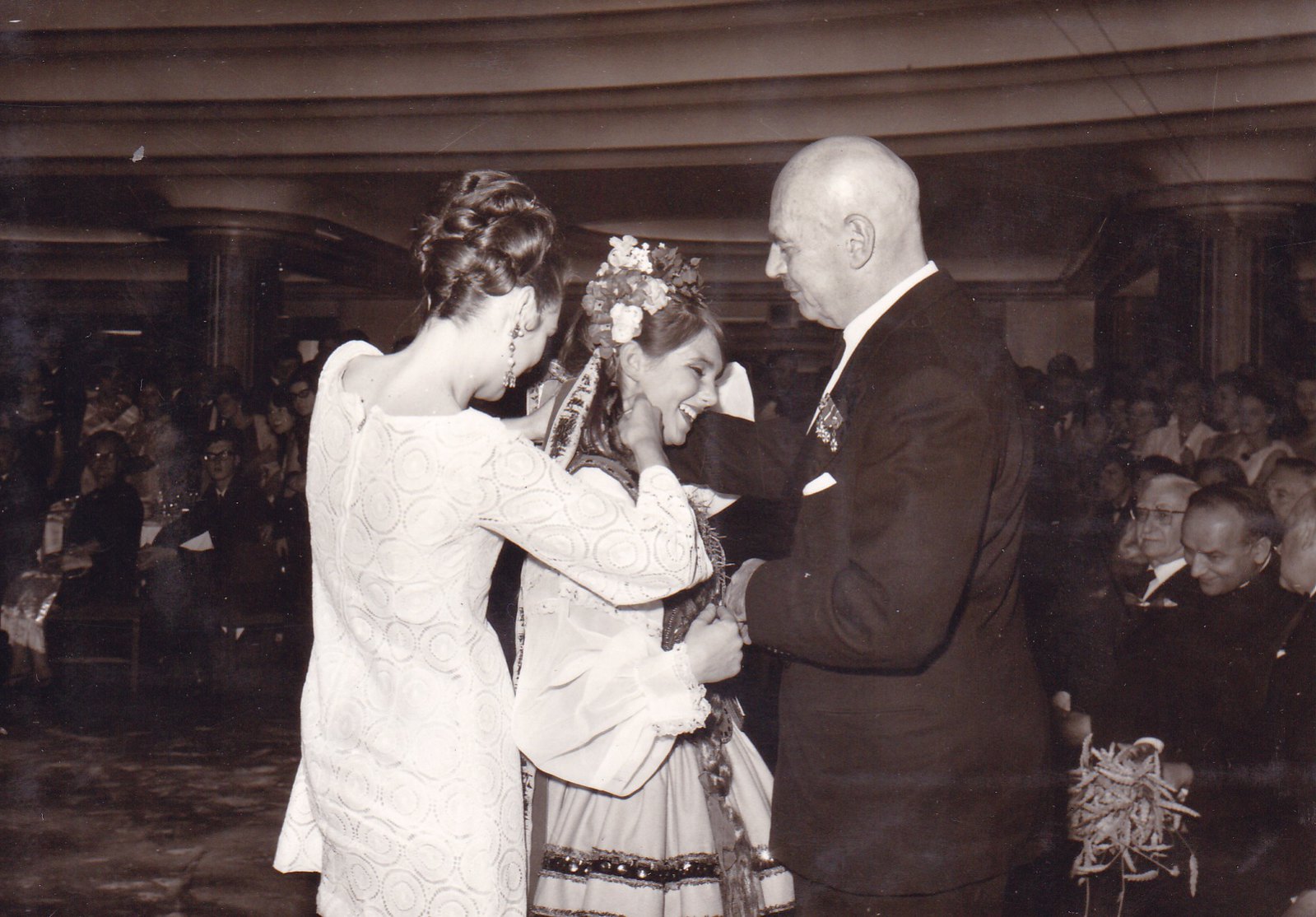 Harvest Ball (Dozynki) at Derry and Toms, 1967