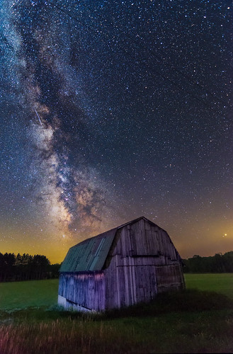 milkyway night barn meteor