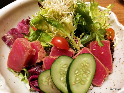 Tuna Tataki Salad