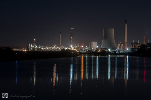 industry industriallandscape night longexposure manchestershipcanal ellesmereport cheshire reflections weather ports harbours maritime lights chimneys factory plant nature northwestengland photography nikon manfrotto shipping