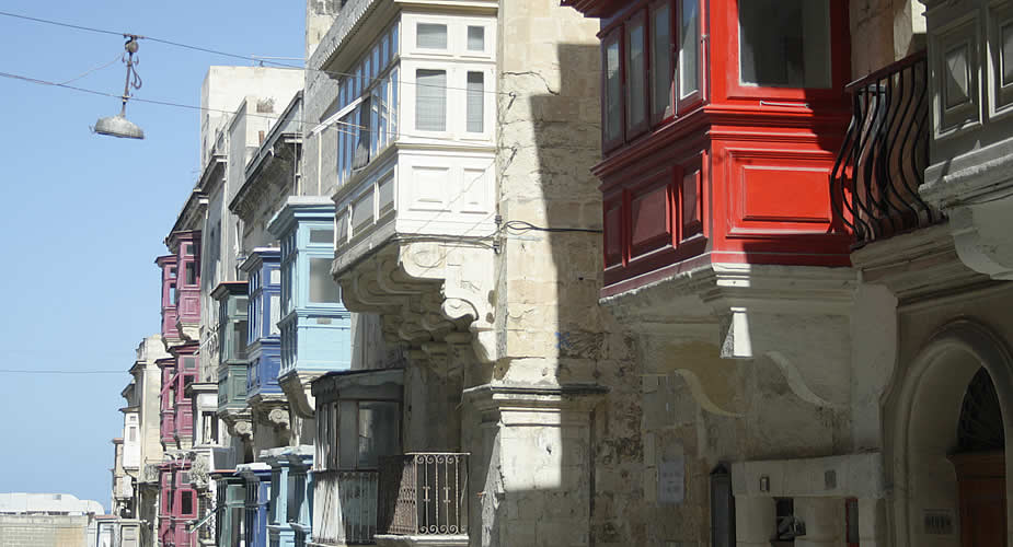 Valletta must-sees: de balkons van Valletta | Mooistestedentrips.nl
