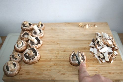 21 - Champignons in Scheiben schneiden / Cut mushrooms in slices