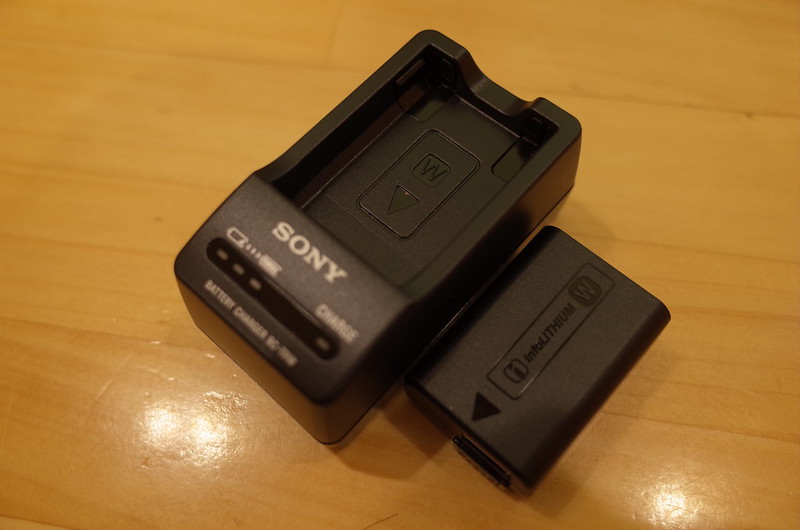 SONY Travel Charger Kitバッテリーチャージャー 予備電池