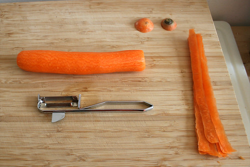 13 - Möhre schälen / Peel carrot