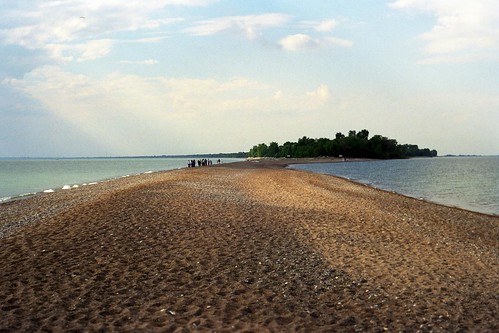 summer 2001 analog film 135 kodak kodakroyalgold royalgold 100iso nikonsupercoolscan9000ed nikon coolscan cans2s canon ftb canonftb classic camera point pelee pointpelee environment lake erie water outdoor hiking nature beach sand pristine national park leamington ontario canada people