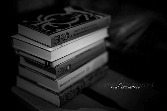 2018.09.09_252/365 - books are real treasures
